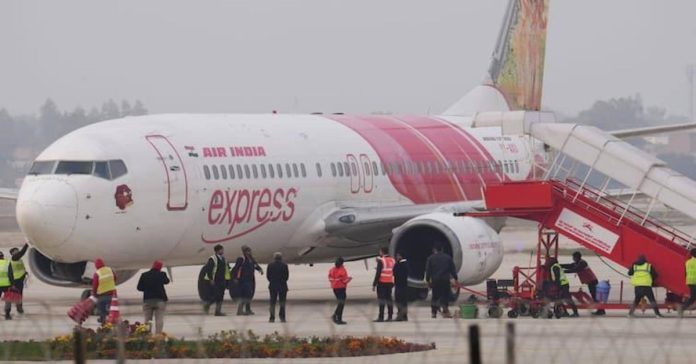 Air India flight in chaos.. Passengers trying to open the door