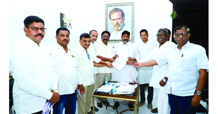 Singareni contract workers' wages should be increased
