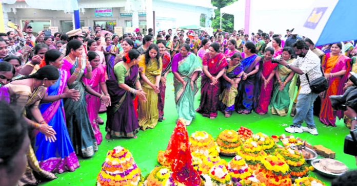 Bathukamma celebrations even in the rain