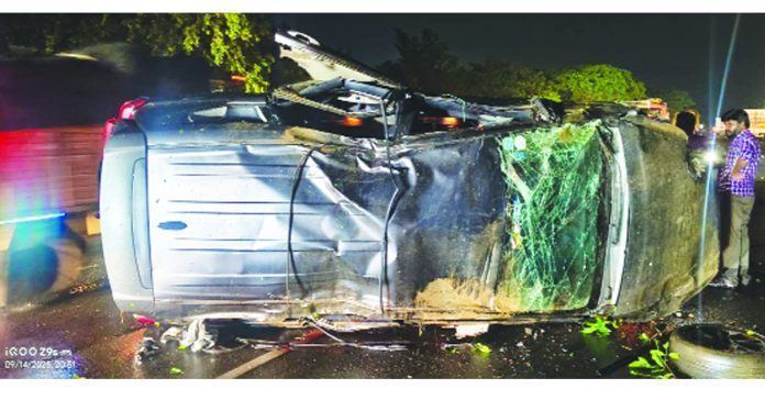 Innova hits divider on ORR