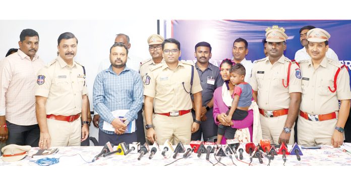 పిల్లల కిడ్నాప్‌ ముఠా అరెస్ట్‌