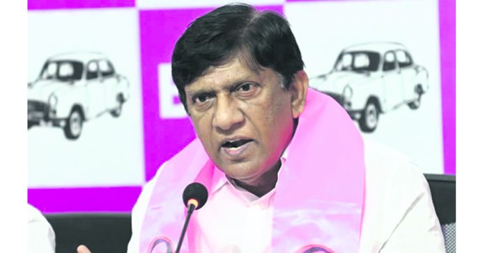 Sammakka Sarakka Barrage is due to KCR