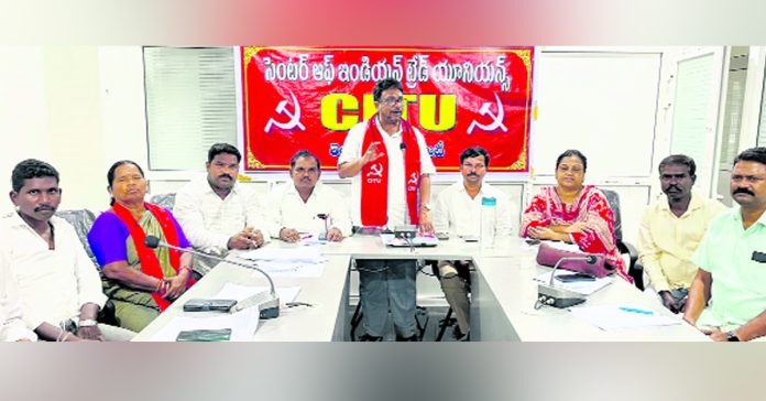 Panchayat workers' protest at Collectorates on 26th