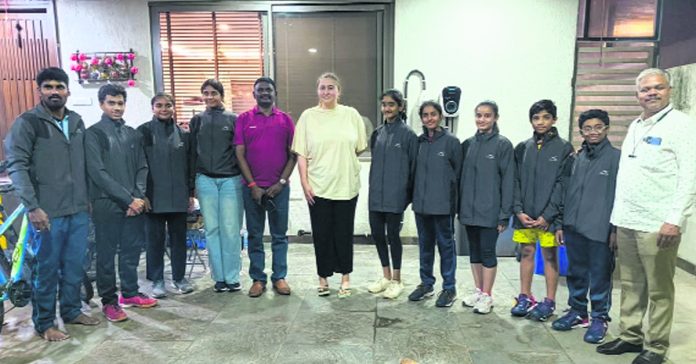 Gutta Jwala presents sports kits