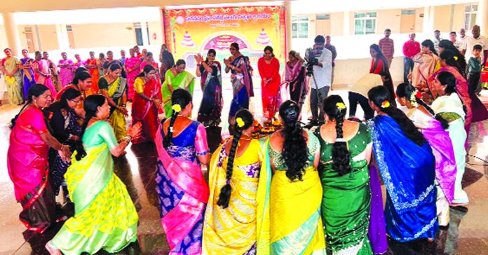 Telangana Culture Manimalika Bathukamma