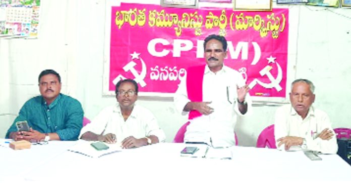 The heritage of the Red Flag should be presented to the people.