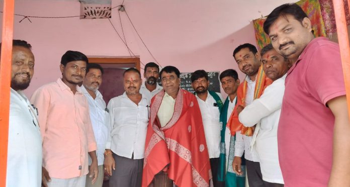Villagers honour Jukkal MRO