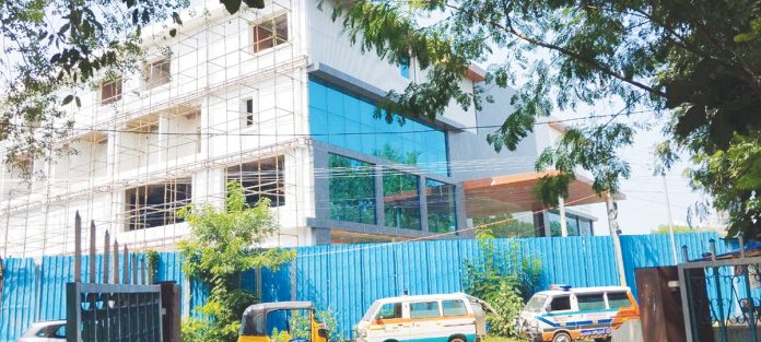 'Monolithic' construction on temple land