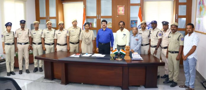 15 police officers assigned to the Tourism Department.
