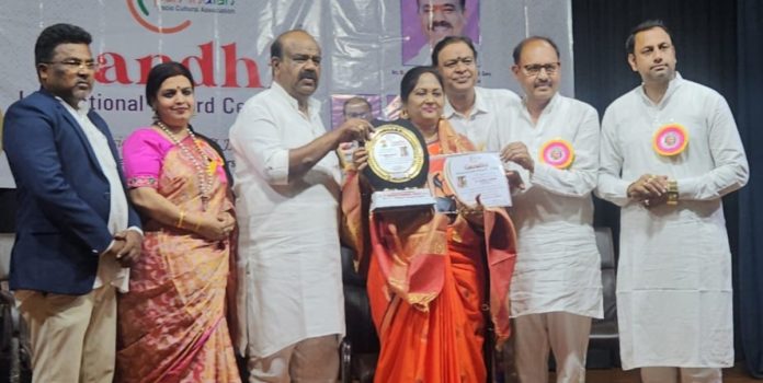 A rare national award for Kandepi..