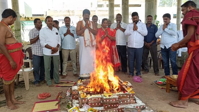 Akula Rajitha Venkanna performed special pujas at Yellamma temple