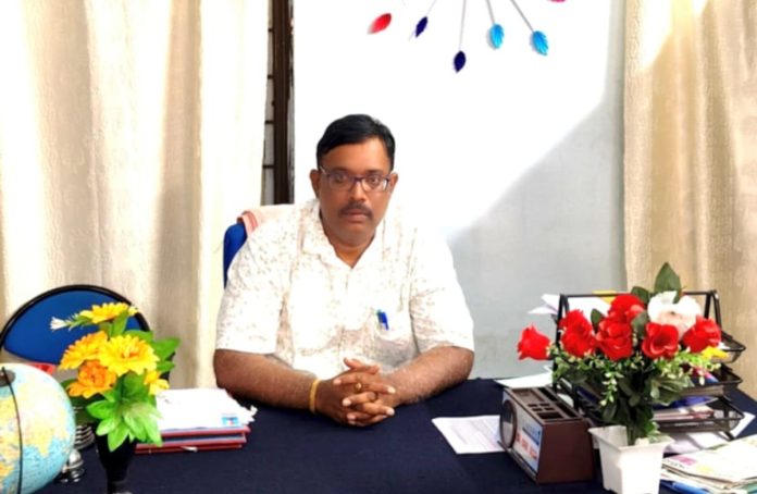 Application invited for the post of Hindi TGT Lecturer.