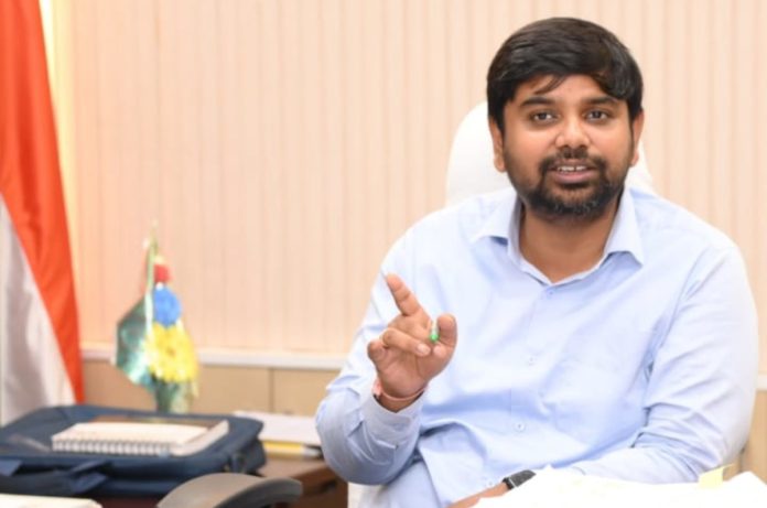 Applications are being accepted for filling up seats in Gurukuls: Collector