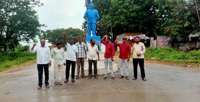 Attack on CJI.. Ambedkar Youth Association protests