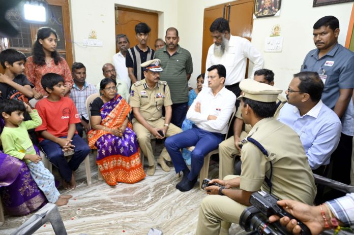 Be brave.. we will stand by you: DGP