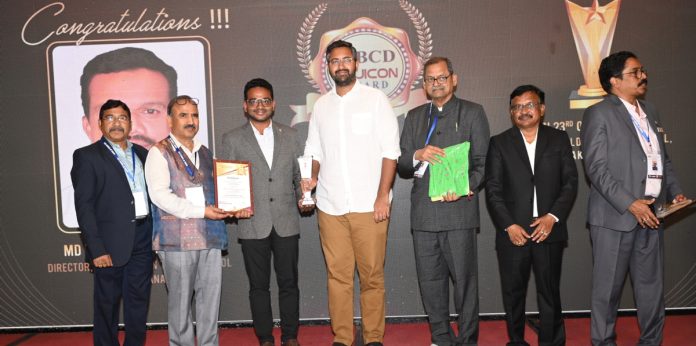 Best Educator Award for Kanti High School Director