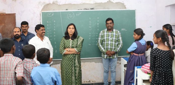 Collector conducts surprise inspection of government school Collector conducts surprise inspection of government school