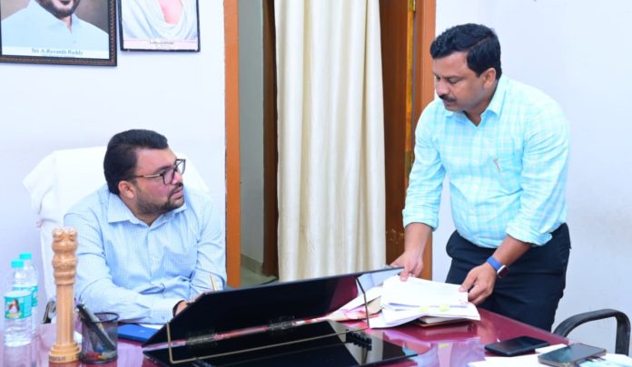 Collector makes surprise inspection of RDO office