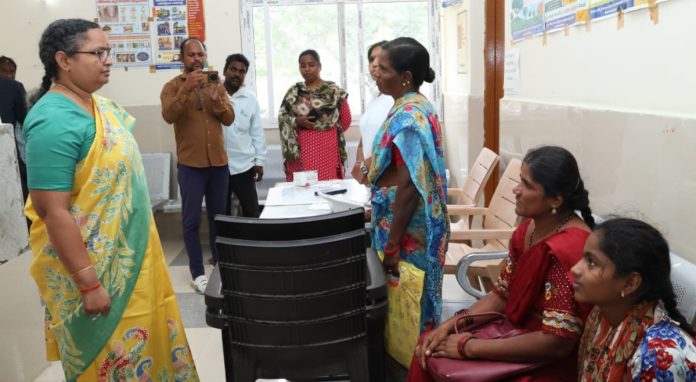 Collector makes surprise inspection of hospital