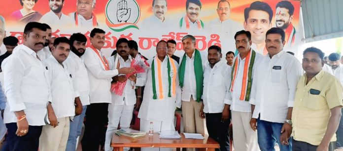 Congress leaders meet former Pondicherry CM