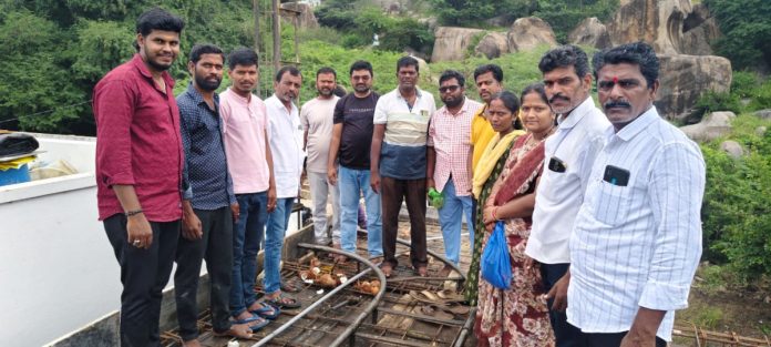 Congress leaders start slab work for Indirammas house