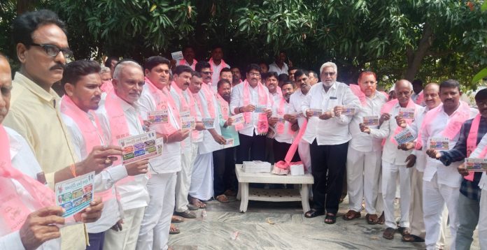 Congress releases dues card pamphlets