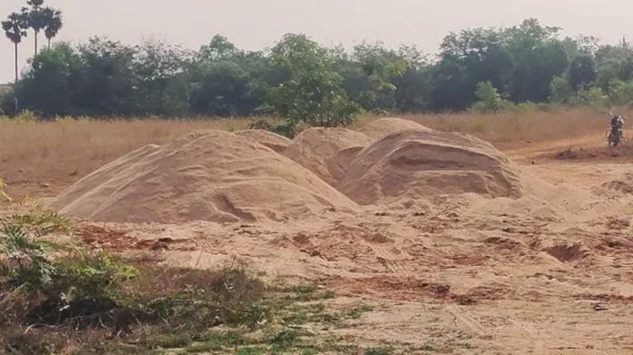 Crackdown on illegal sand hoarding