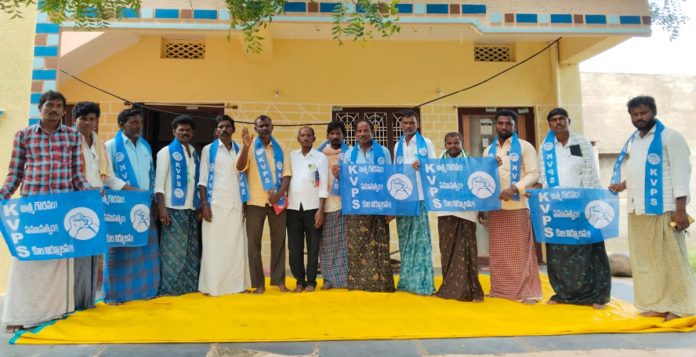 ఇండ్ల స్థలాలు లేని దళితులకు ఇండ్ల స్థలాలు ఇవ్వాలి