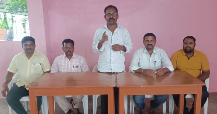 Dharna in Hyderabad to resolve workers problems Dharna in Hyderabad to resolve workers problems