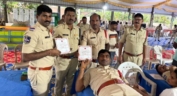 Donating blood is equal to donating life. Donating blood is equal to donating life.