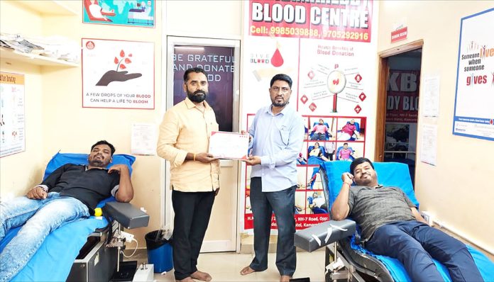 Donating platelets to an elderly person in an emergency situation