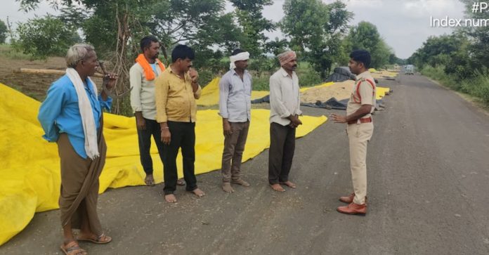 Dont dry grain on roads: SI Krishna Reddy