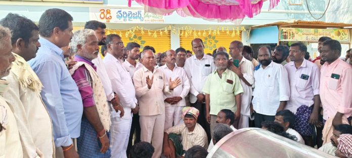 Farmer suicide causes uproar in Edula mandal Farmer suicide causes uproar in Edula mandal