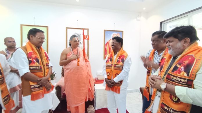 Former MLA Hanmant Shinde participated in Narendra Maharajs birthday celebrations