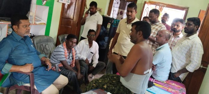 Former MLA Putta consults Appala Komuraiah..