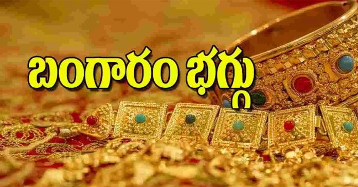బంగారం, వెండి ధరలు రోజు రోజుకు సరికొత్త రికార్డులను సృష్టిస్తున్నాయి. పసిడి ఇది వరకు ఎప్పుడూ లేని విధంగా రూ.1.30 లక్షలకు ఎ
