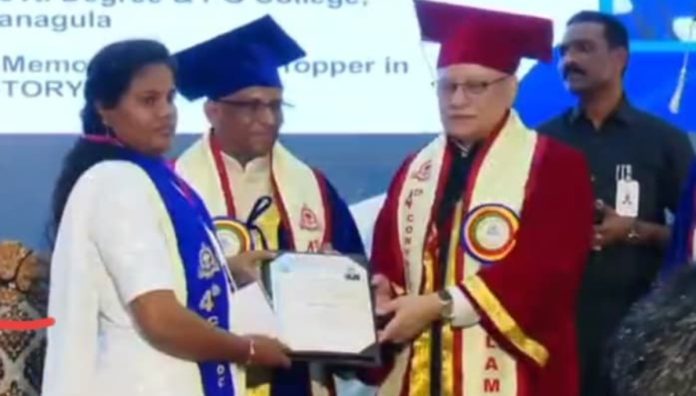 ఎంఏ హిస్టరీ విద్యార్థినికి గోల్డ్ మెడల్