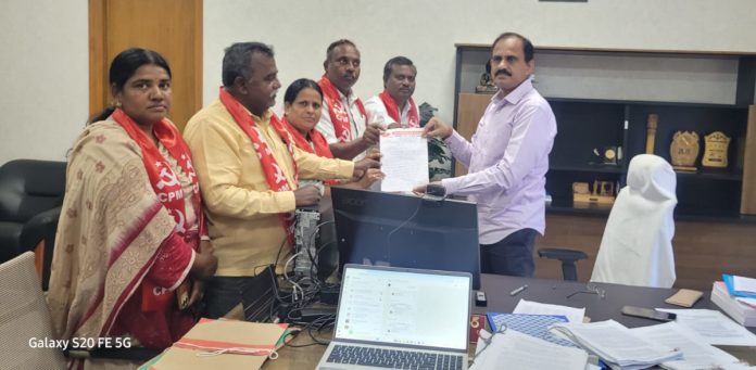 Government should buy soaked paddy: CPI(M) Government should buy soaked paddy: CPI(M)