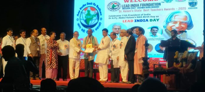 Governor Jishnu Dev Sharma felicitated Kandala Papi Reddy