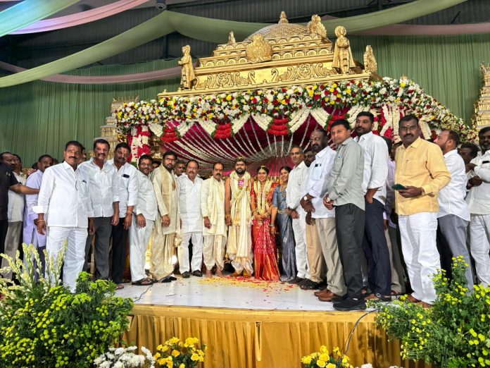 Chintala blesses the newlyweds