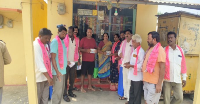 Former MPTC Mattapalli Kavitha Kumar said that the distribution of dues cards was to hide the failures of the Congress.