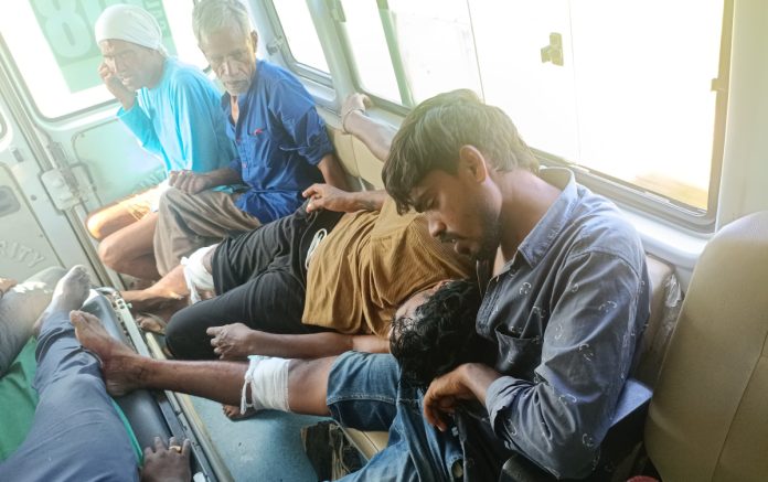 Bike collides with Bolero.. Three youths seriously injured