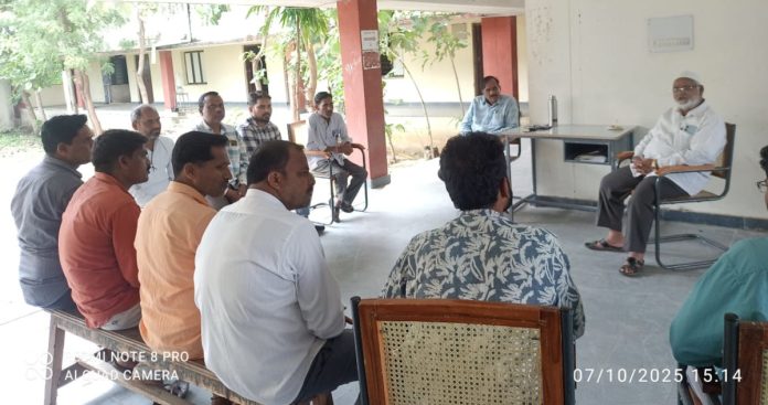 Intermediate officer Sheikh Salam inspected the junior college.