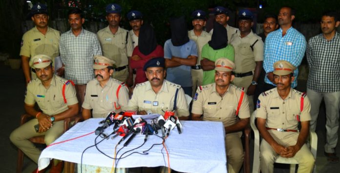 Interstate thieves of sandalwood trees arrested