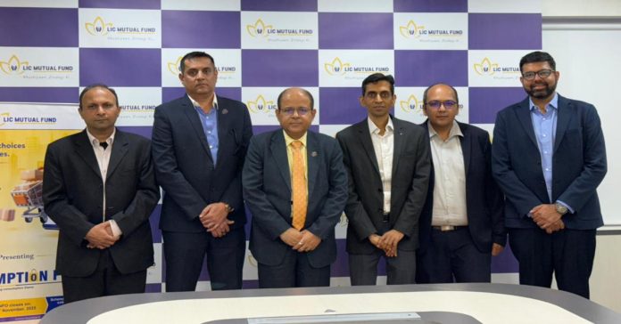L-R Sumit Bhatnagar - Equity Fund Manager, Prashant Thakkar - President Retail Strategy&Operations&Technology, RK Jha, MD & CEO, Yogesh Patil - Equity CIO, Karan Doshi - Equity Fund Manager, Saurabh Vashistha(1)