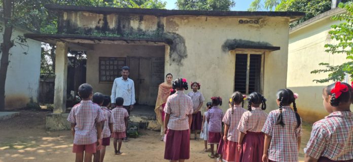 MEO Prasada Rao inspected the schools