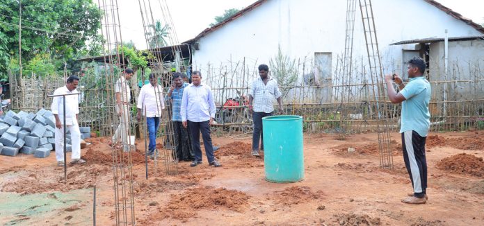 ఆంధ్రాలో పర్యటించిన ఎమ్మెల్యే జారే