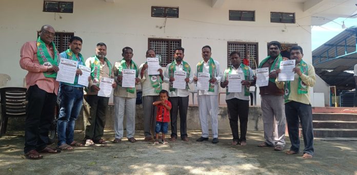 Make the Kallugeeta Karmika Sangam district and state conferences a success. Make the Kallugeeta Karmika Sangam district and state conferences a success.