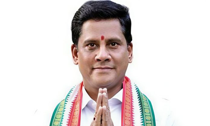 Manne Jeevan Reddy financially supports medical student Manne Jeevan Reddy financially supports medical student