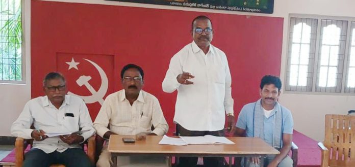 Minimum wage should be implemented for municipal workers Minimum wage should be implemented for municipal workers